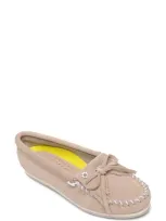 Minnetonka Women's Kilty Plus Moccasin Flats Women's Shoes In Stone Suede