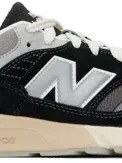 New Balance 997r Suede Sneakers In Black