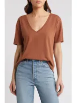 Treasure & Bond Oversize V-neck Cotton T-shirt In Rust Sequoia