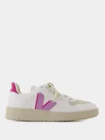 Veja V-10 W Sneakers In White