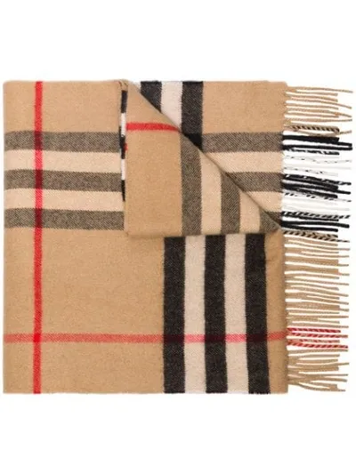 Burberry Vintage Check Cashmere Scarf In Frosted Pine