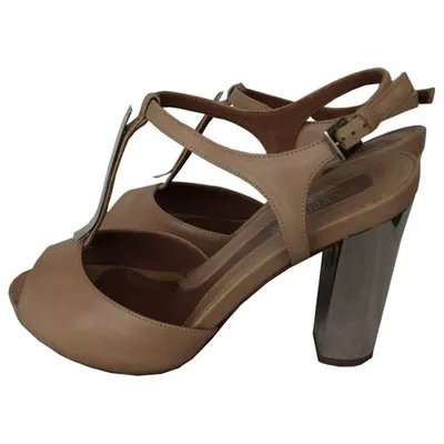 Pre-owned Max Mara Leather Sandal In Beige