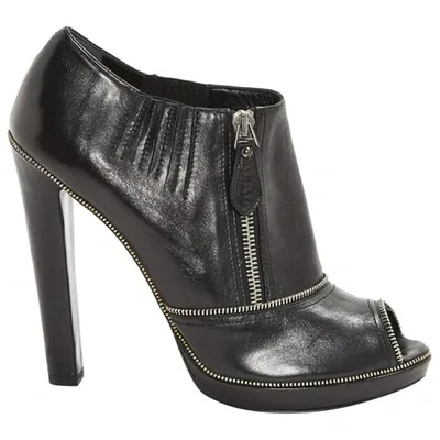 Pre-owned Alaïa Leather Ankle Boots In Black