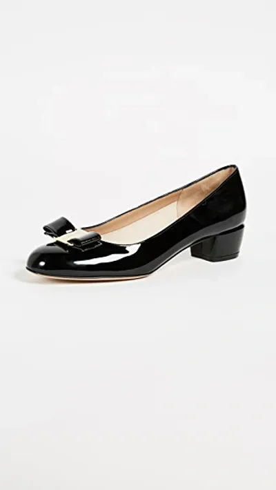 Ferragamo Vara Low Pumps Nero In Black