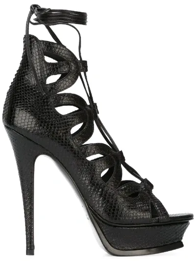 Saint Laurent 'tribute Sixteen' Sandalen In Black