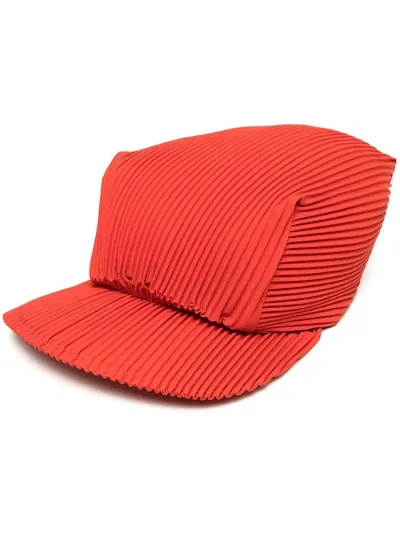 Issey Miyake Pleated Cap In Red