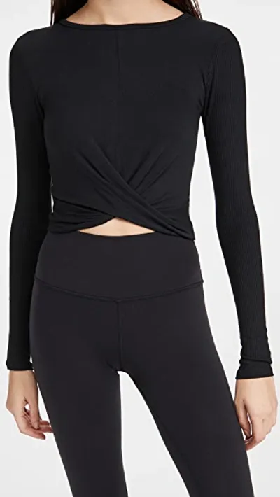 Alo Yoga Twist Long-sleeve Cropped Top In Black