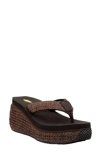 Volatile Island Platform Flip Flop In Brown Raffia Fabric