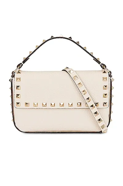 Valentino Garavani Garavani Rockstud Pouch In Light Ivory