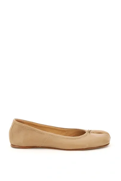 Maison Margiela Tabi Ballet Flats In Beige,brown