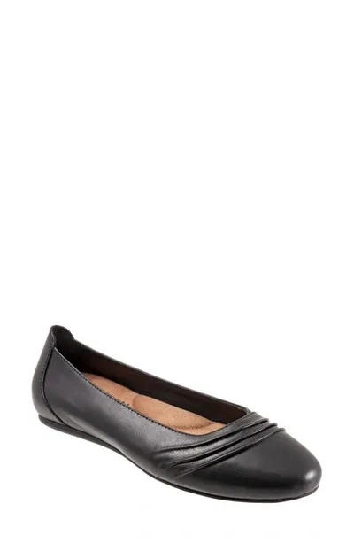 Softwalkr Safi Flat In Black