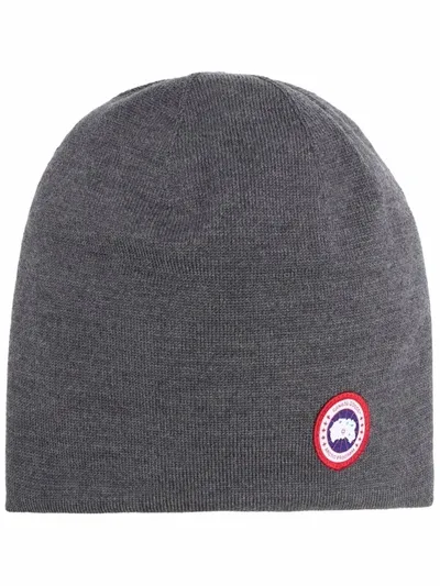 Canada Goose Logo-patch Detail Beanie In Grau