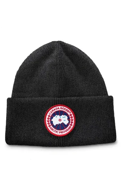 Canada Goose Arctic Disc Ribbed-knit Beanie In Black