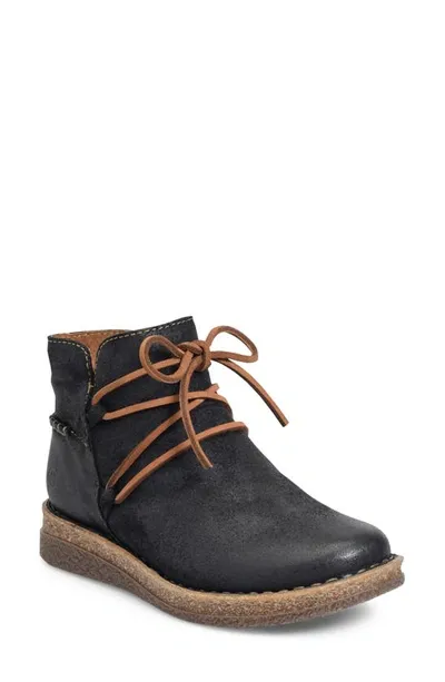 Born Calyn Wedge Chukka Boot In Black