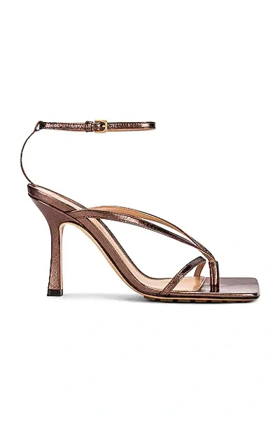 Bottega Veneta Metallic Leather Stretch Sandals 90 In Fondant