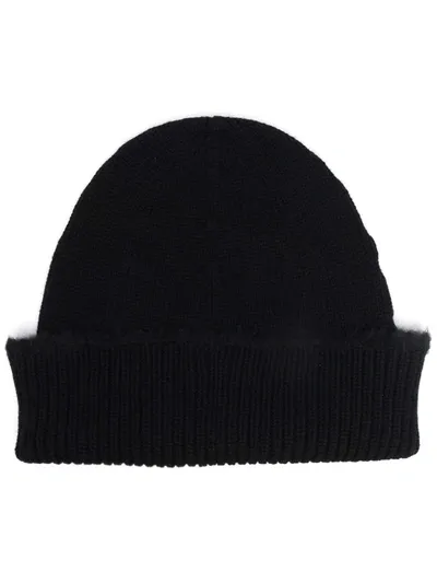 Barrie Ribbed Cashmere Beanie In Schwarz