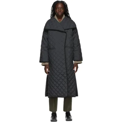 Totême Signature Oversized Quilted Recycled Shell Coat In Black