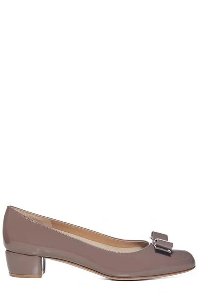 Ferragamo Salvatore  Vara Bow Detailed Pumps In Grey