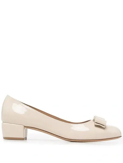 Ferragamo Vara 22 White Leather Pumps In Bone