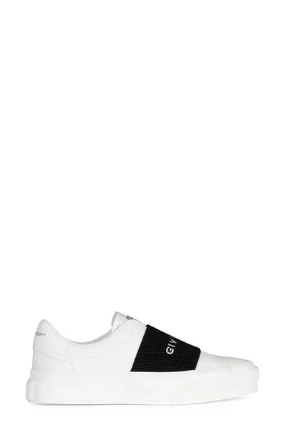 Givenchy City Court Logo Slip-on Sneakers In White Black