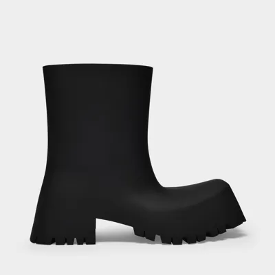 Balenciaga Trooper Boots In Black