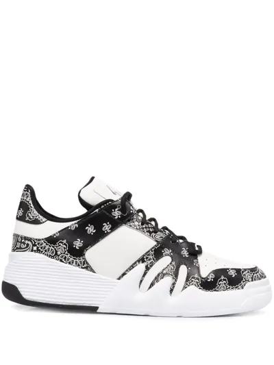 Giuseppe Zanotti Bandana-print Low-top Sneakers In Weiss