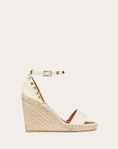 Valentino Garavani Women's Double Rockstud Grainy Calfskin Wedge Sandals 105 Mm In Light Ivory