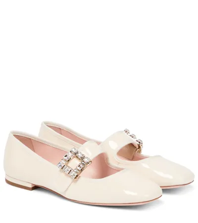 Roger Vivier Très Vivier Crystal-embellished Glossed-leather Ballet Flats In Offwhite