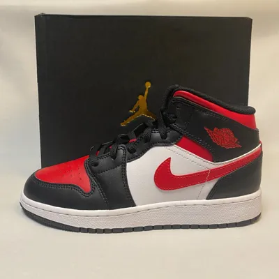 Pre-owned Jordan Air  1 Mid Black Fire Red (gs) - 554725-079 - Neu - Händler