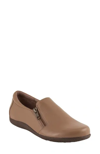 David Tate Bend Leather Flat In Beige