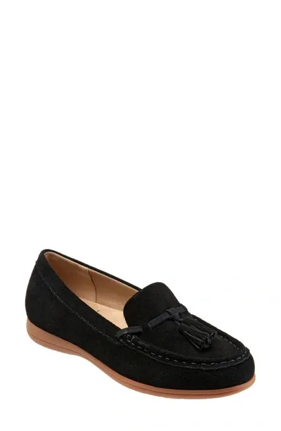 Trotters Dawson Tassel Loafer In Black Suede