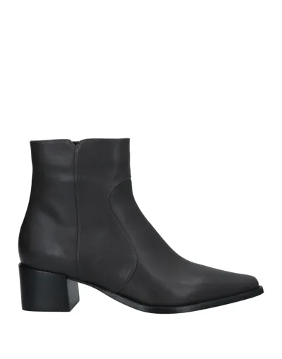 Pomme D'or Ankle Boots In Black