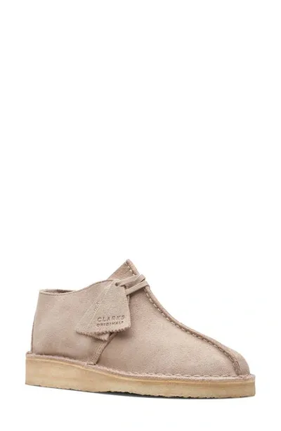 Clarks Desert Trek Boot In Sand Suede