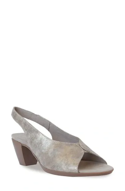 Munro Rochelle Slingback Sandal In Stardust