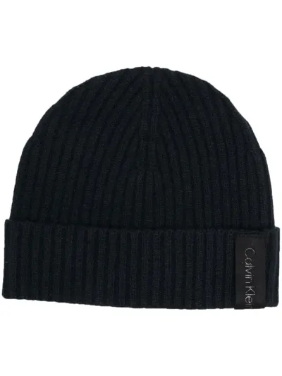 Calvin Klein Ribbed-knit Logo-patch Beanie In Schwarz