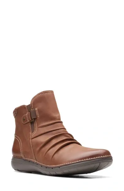 Clarks Un Loop Top Boot In Brown