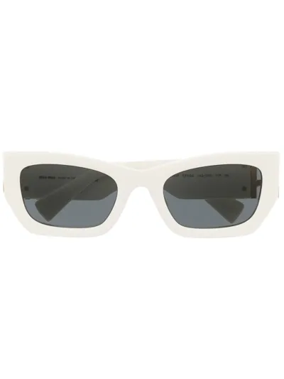 Miu Miu Logo-plaque Rectangular Sunglasses In Weiss