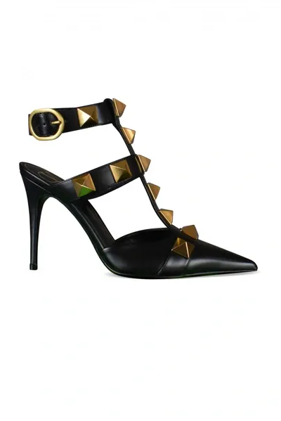 Valentino Garavani Roman Stud Pumps In Black