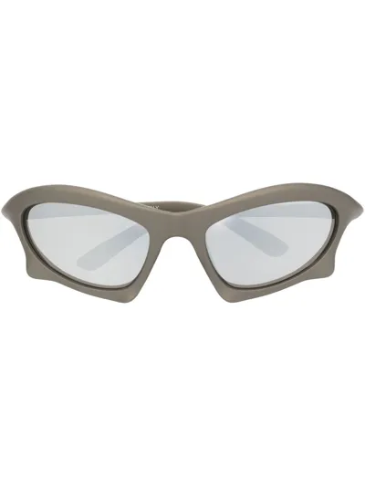 Balenciaga Logo-print Sunglasses In Grau