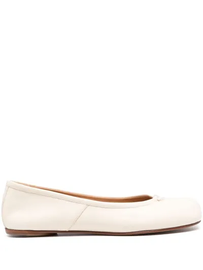 Maison Margiela Tabi Leather Ballerina Shoes In White