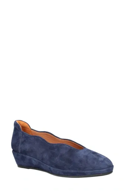 L'amour Des Pieds Bellara Round Toe Pump In Navy