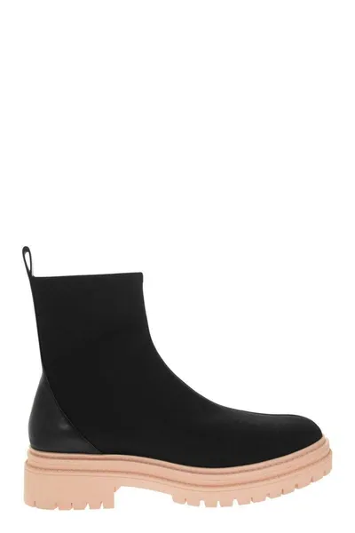 Michael Kors Vomet - Ankle Boot In Black/pink