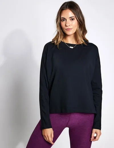 Girlfriend Collective Long-sleeve Crew-neck T-shirt In Schwarz