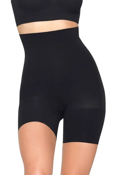 Skims High-waist Shine Shorts In Onyx