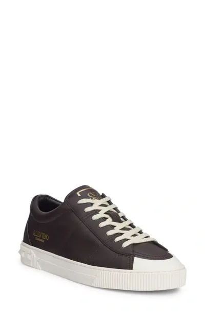 Valentino Garavani Cityplanet Sneaker In Marrón