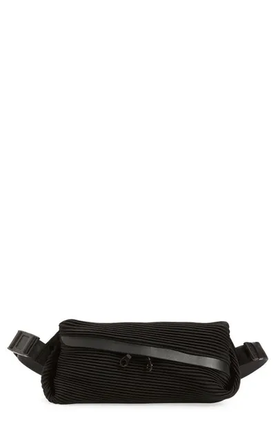 Issey Miyake Bias Pleated Belt Bag In Black