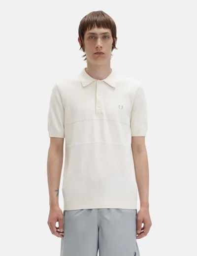 Fred Perry K5551 Tonal Knitted Panel Polo Shirt In Ecru