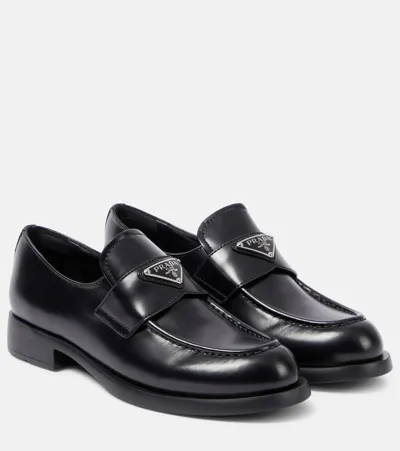 Prada Logo Leather Loafers In Schwarz