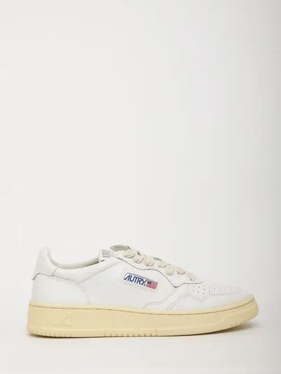 Autry Medalist Sneakers In White