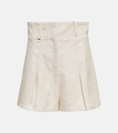 Jacquemus Le Short Bari Pleated Shorts In Light Beige